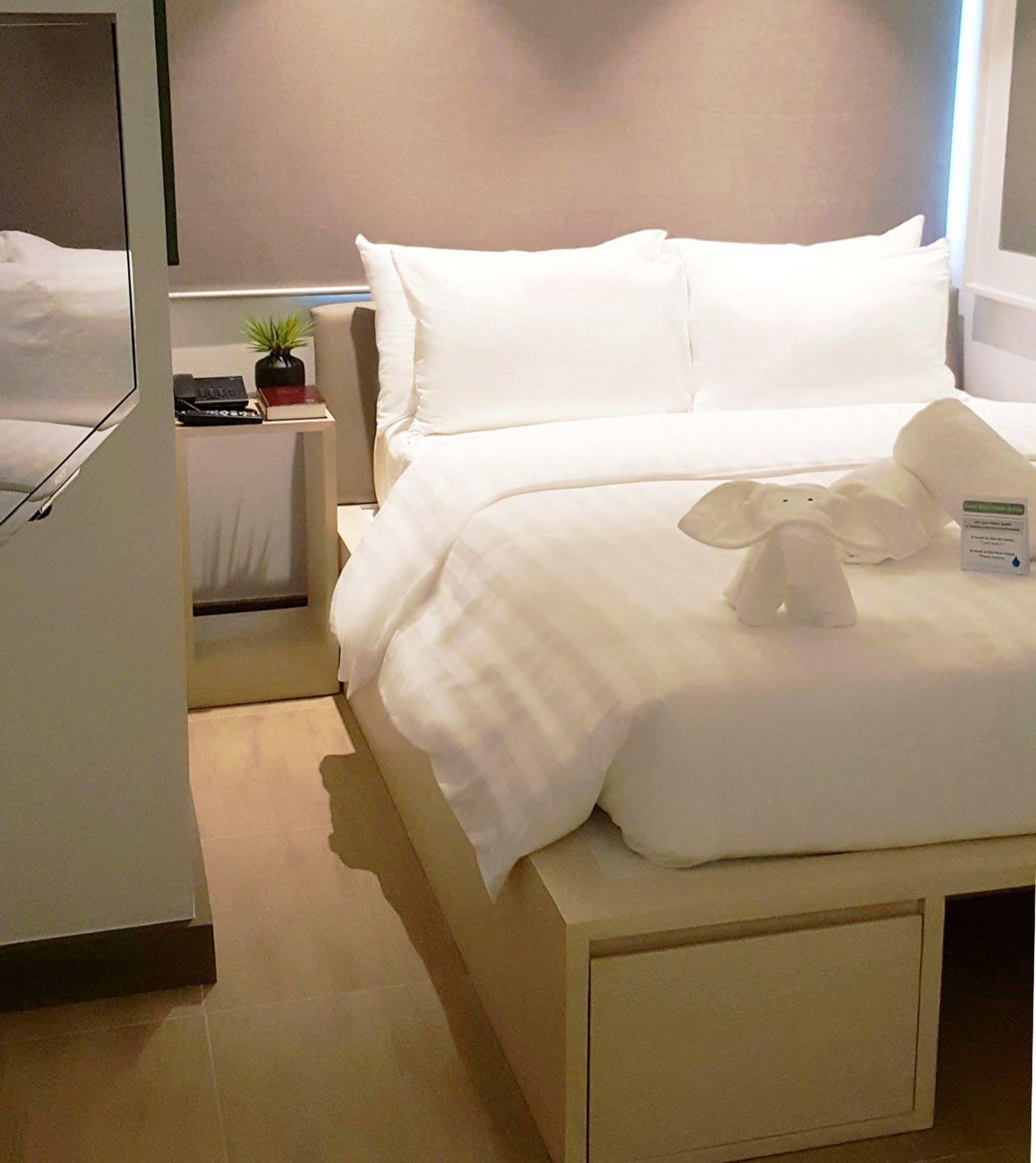 The Mini Suites Eton Tower Makati Makati City Kültér fotó