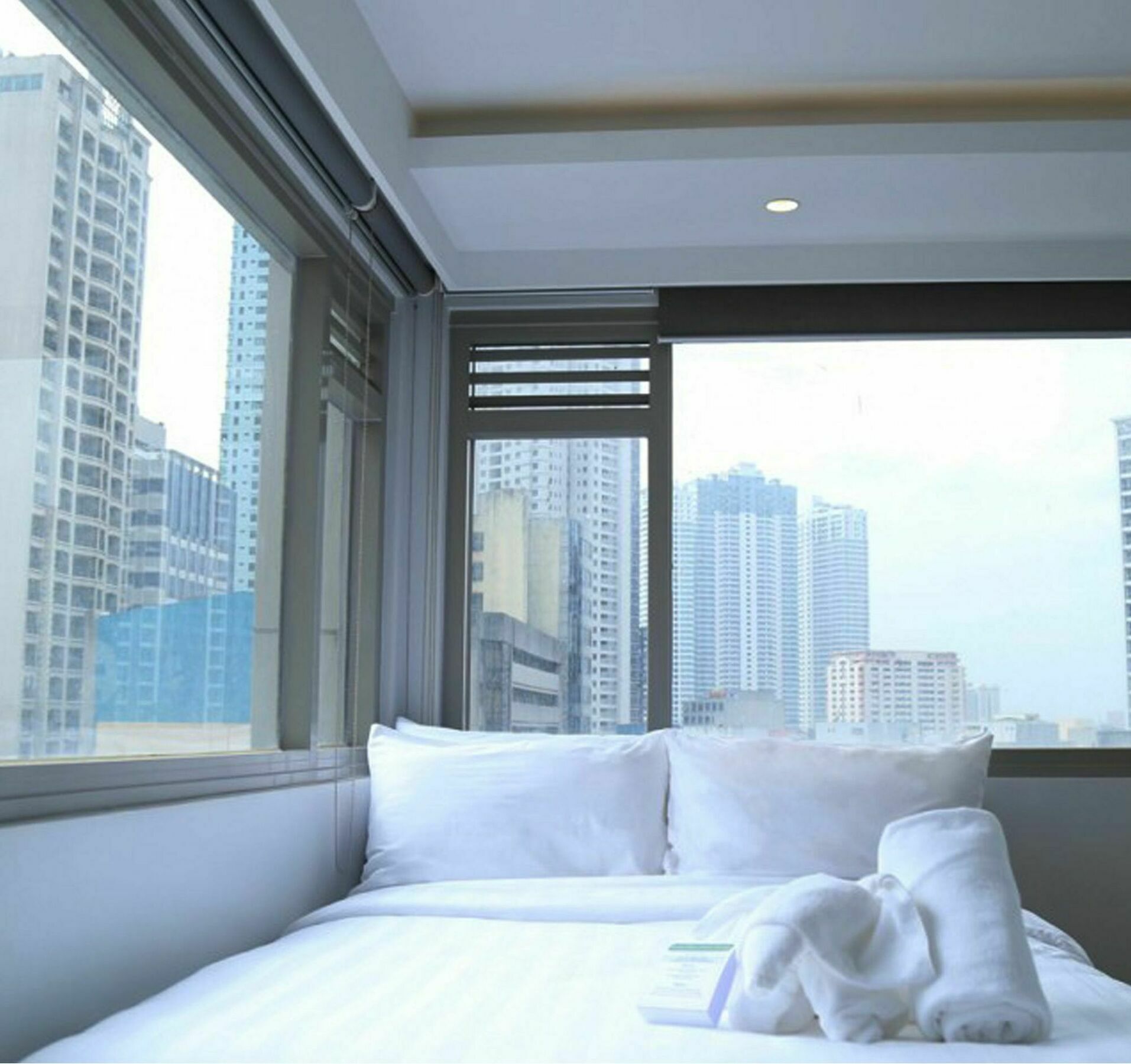 The Mini Suites Eton Tower Makati Makati City Kültér fotó